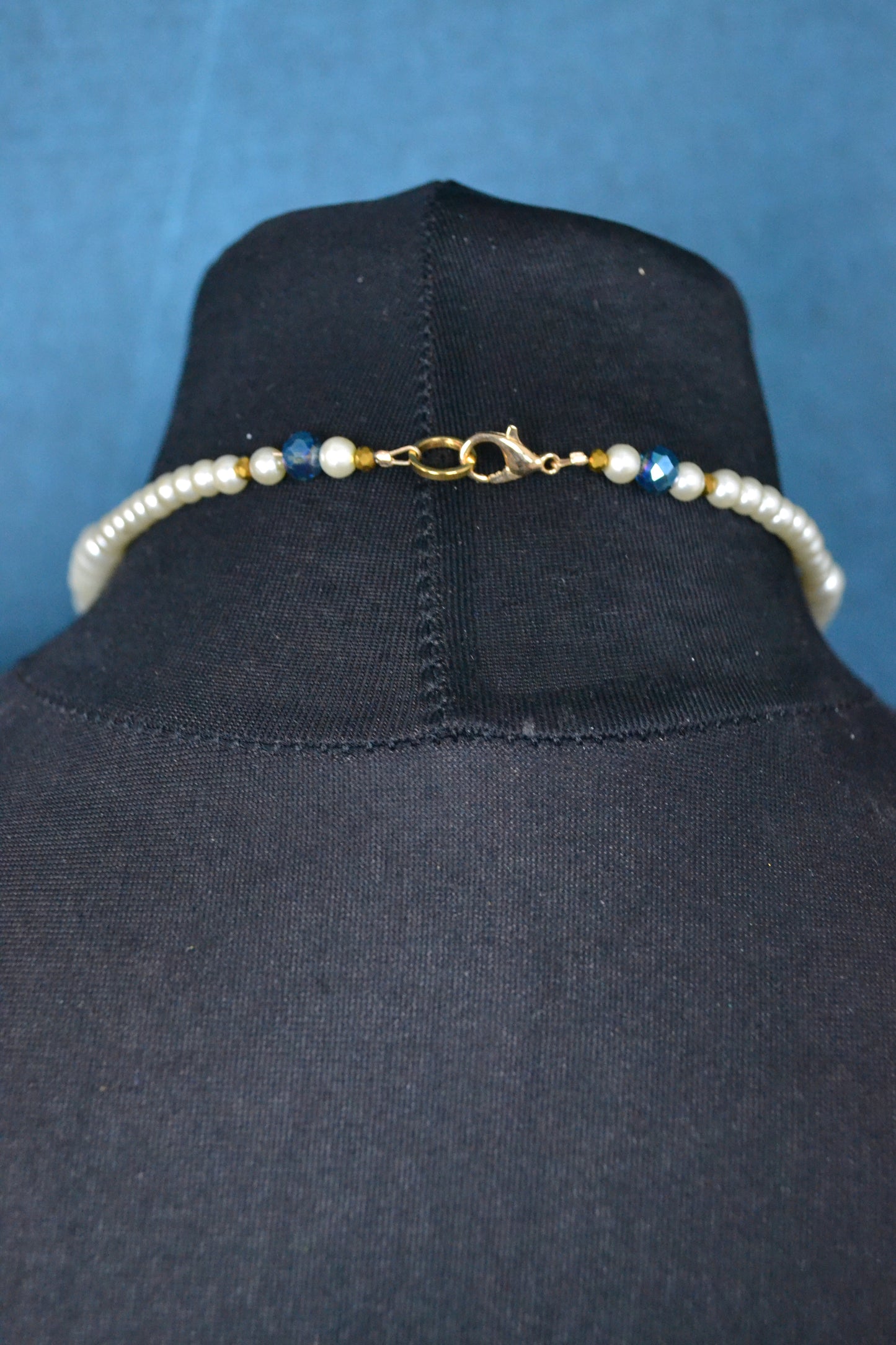 Shark tooth Pearl necklace blue