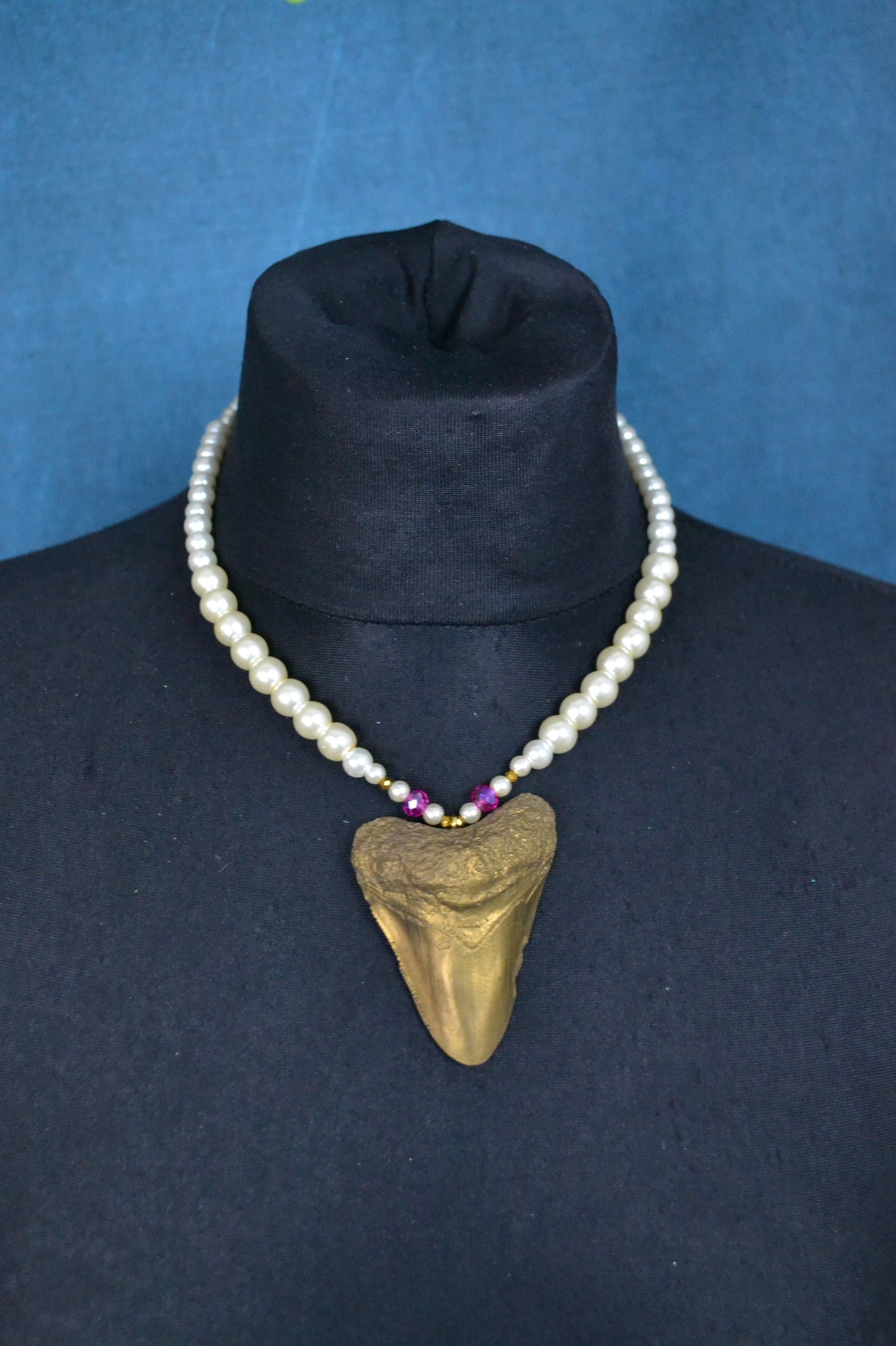 Shark tooth Pearl necklace pink