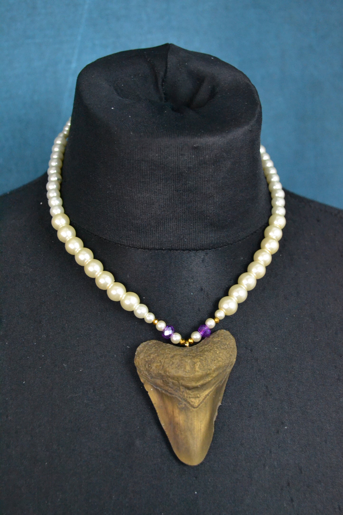 Shark tooth Pearl necklace purple