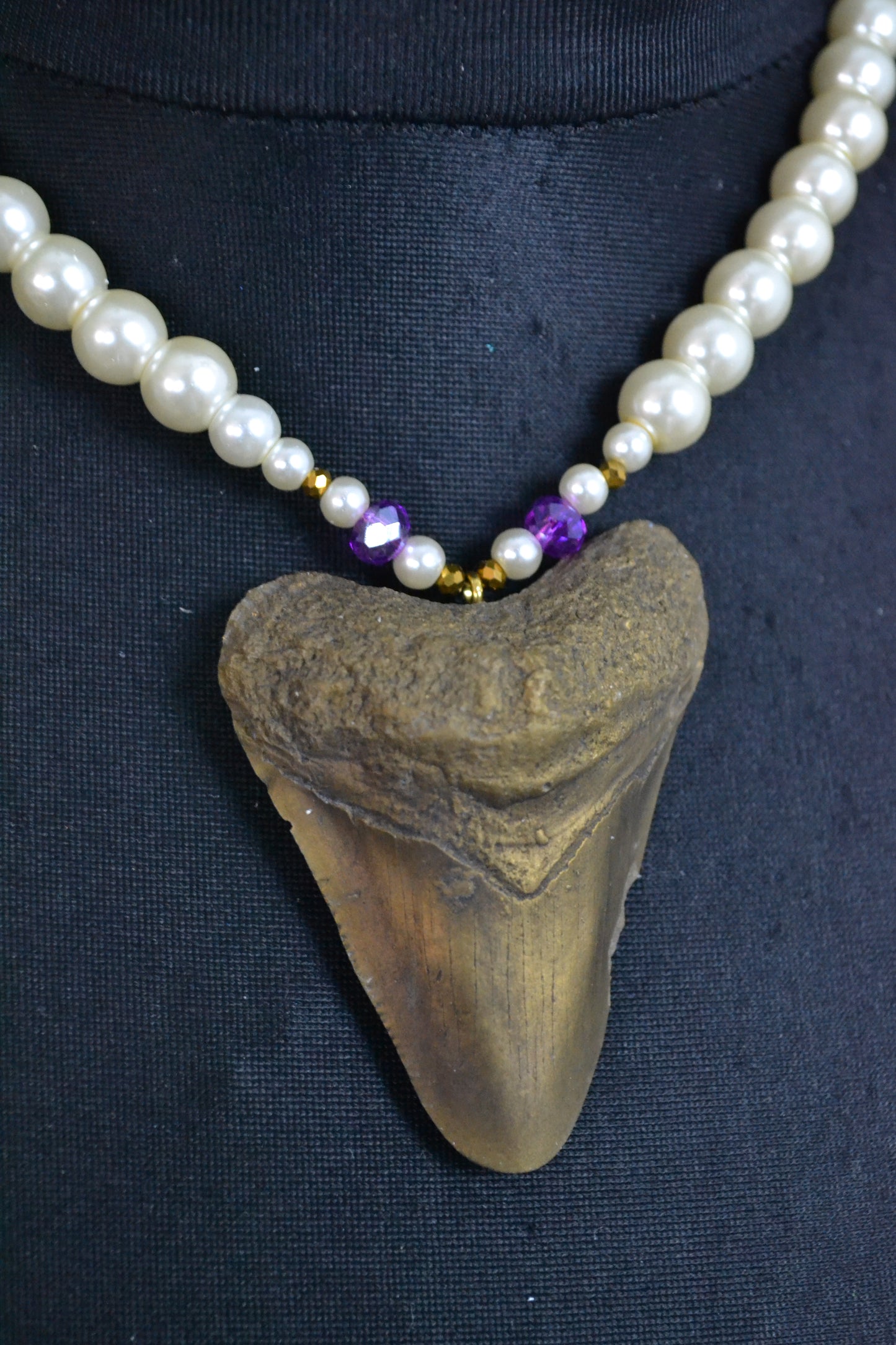 Shark tooth Pearl necklace purple