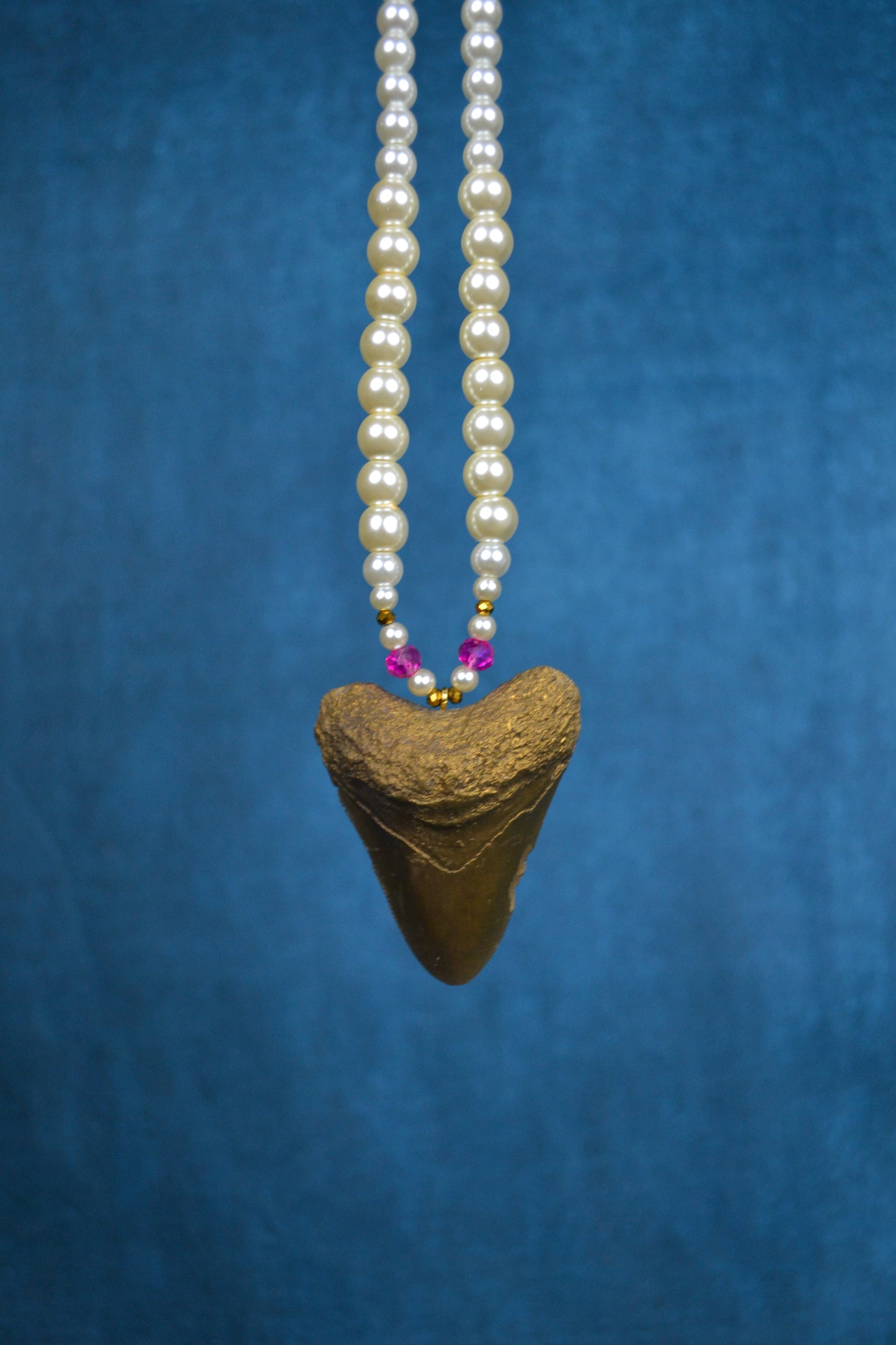 Shark tooth Pearl necklace pink