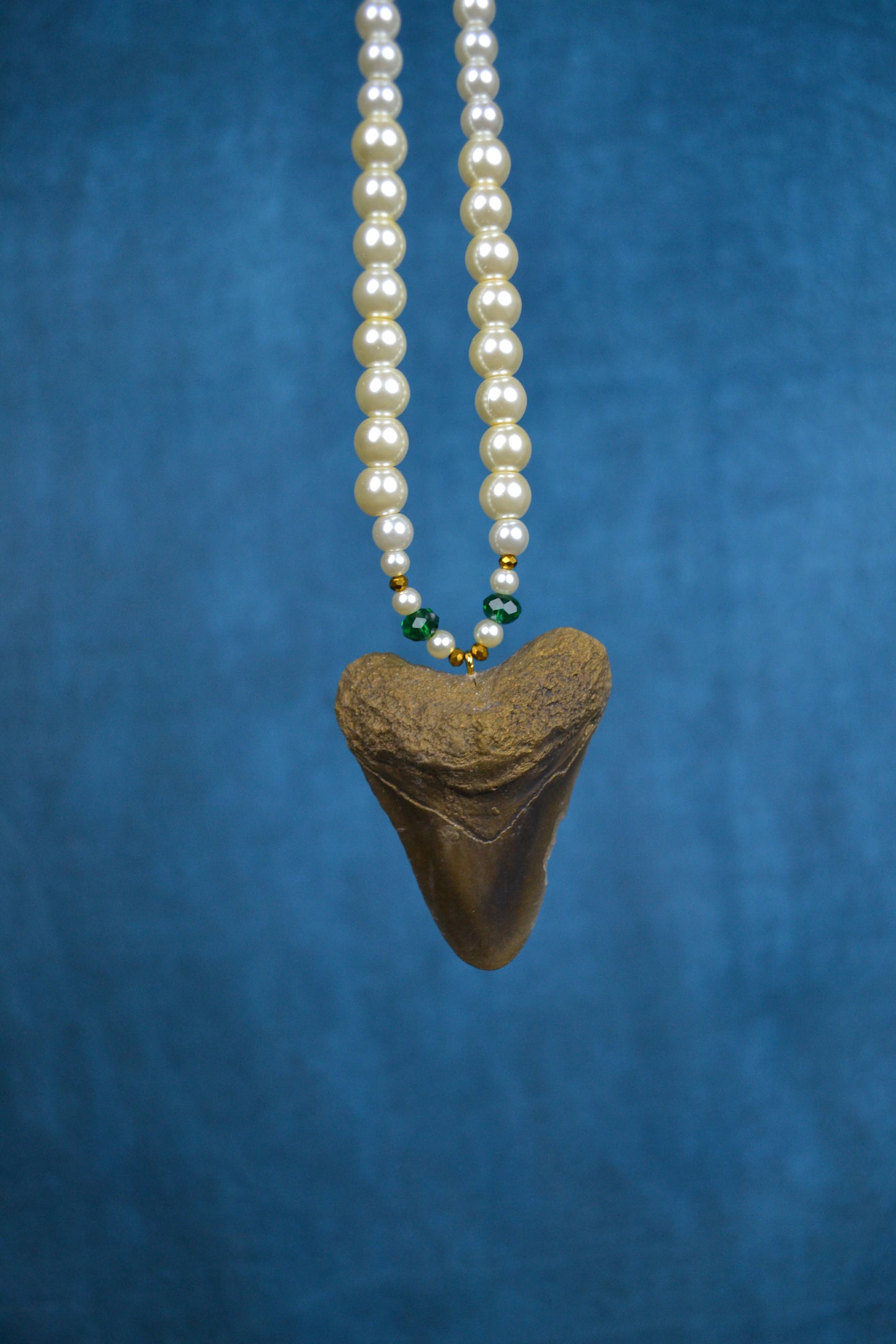 Shark tooth Pearl necklace green