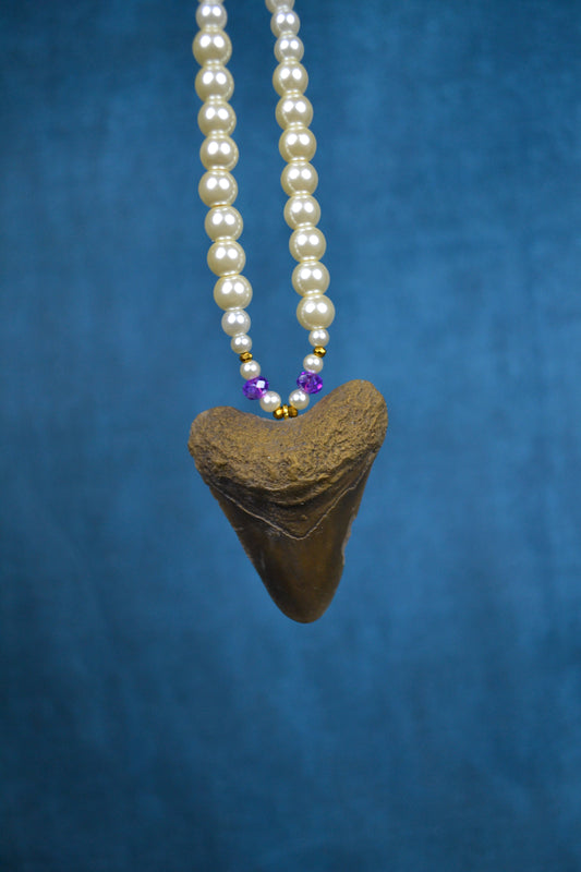 Shark tooth Pearl necklace purple