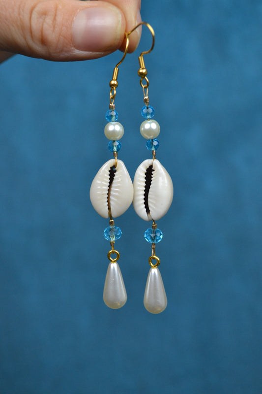 Long Kauri Earrings light blue