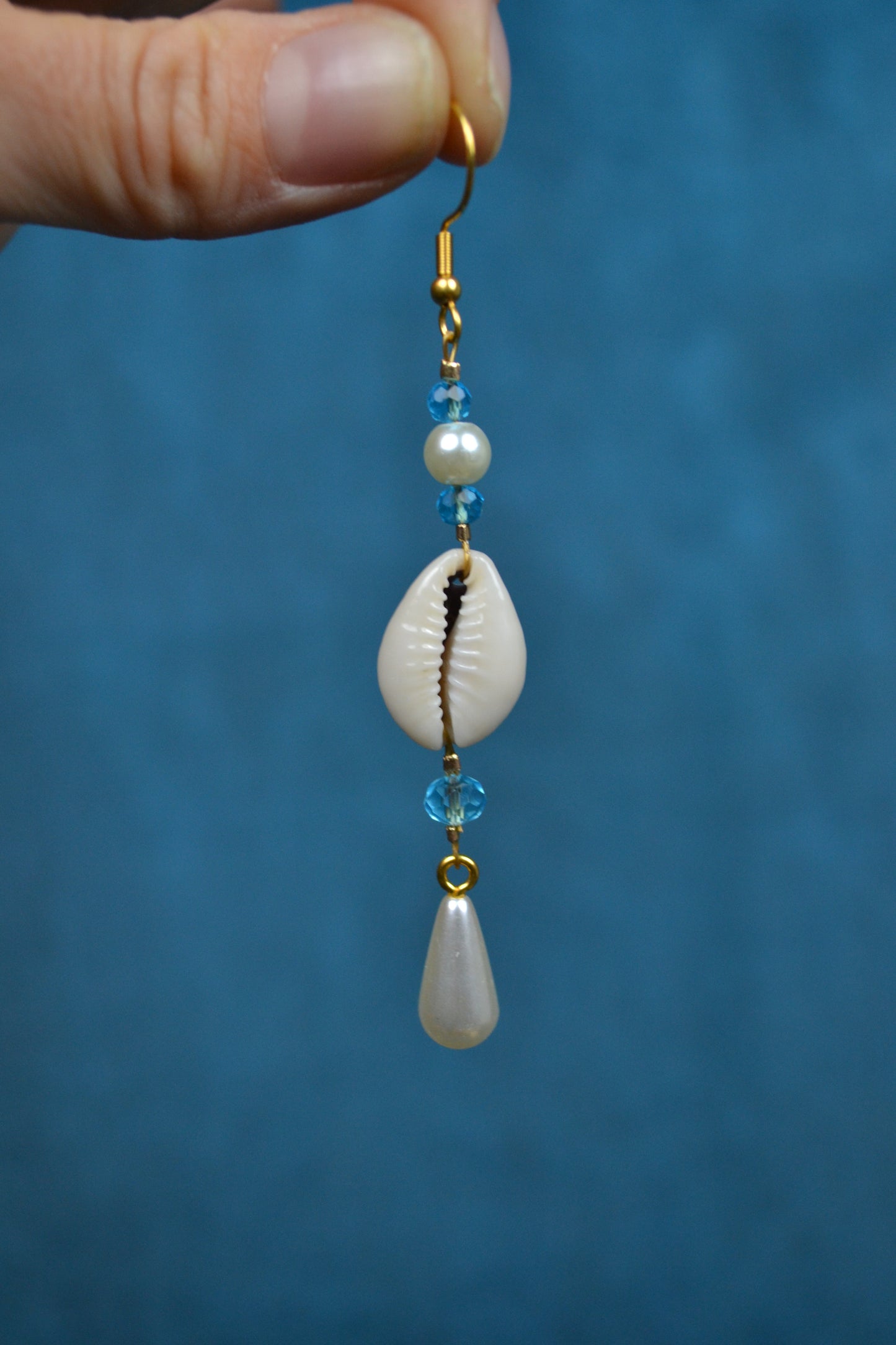 Long Kauri Earrings light blue